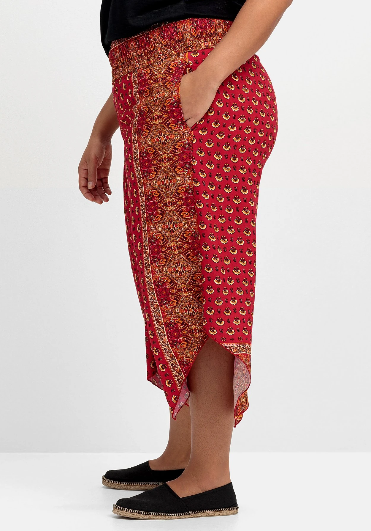 Gemusterte Hose Mit Smokbund Und Zipfelsaum 4 Gemusterte Hose Mit Smokbund Und Zipfelsaum – Bild 2