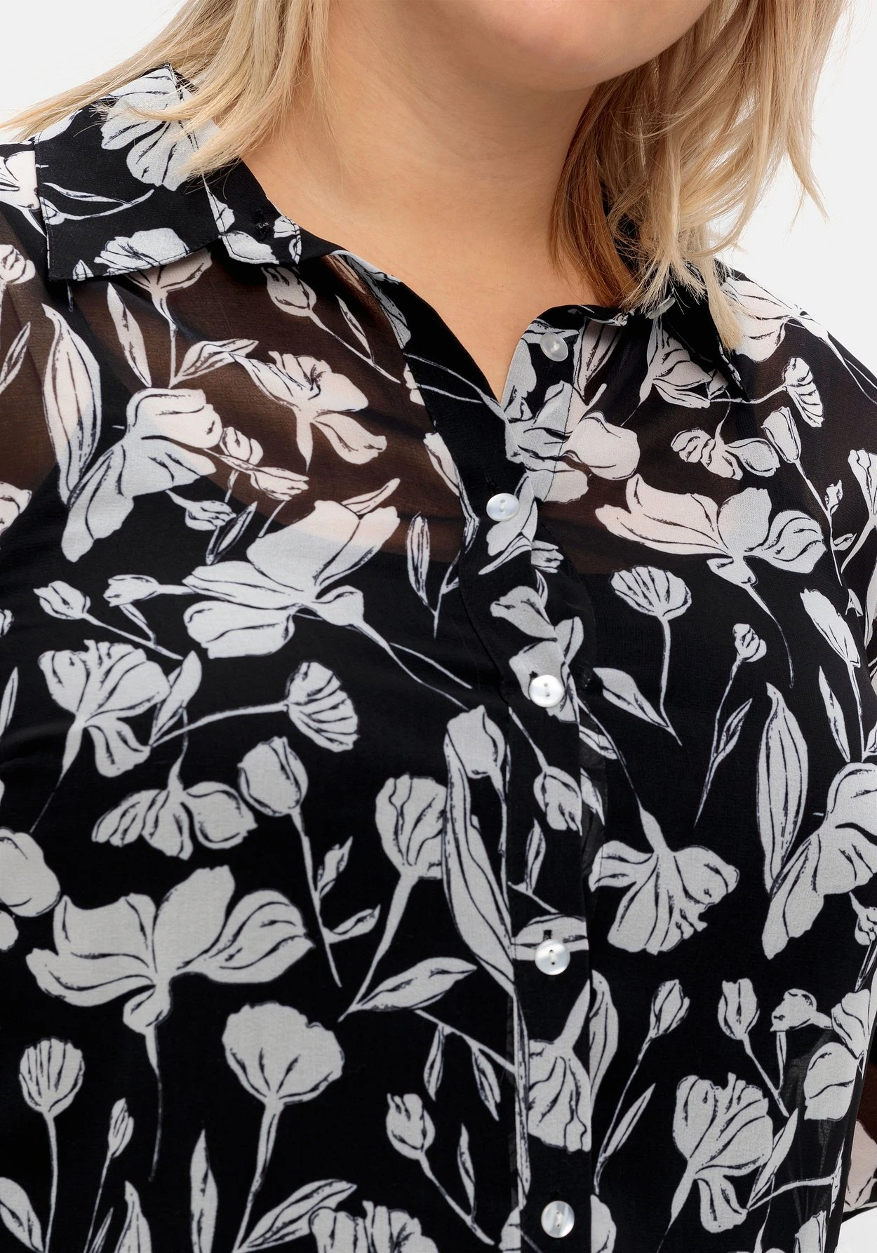 Sheego Floral Bedruckte Chiffonbluse Mit Unterziehtop 7 Sheego Floral Bedruckte Chiffonbluse Mit Unterziehtop – Bild 5