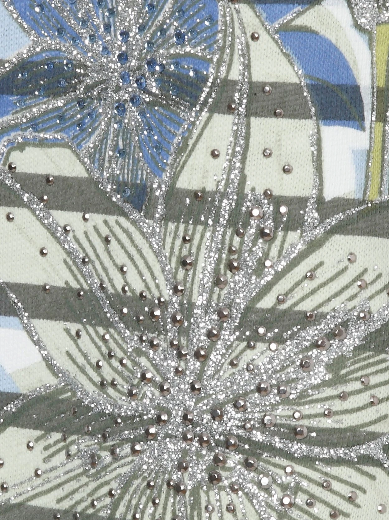 Gestreiftes T-Shirt Mit Frontdruck Und Glitzerdetails 5 Gestreiftes T-Shirt Mit Frontdruck Und Glitzerdetails – Bild 3