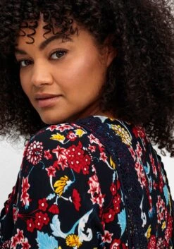 Longtunika Mit Blumendruck, In Crinkle-Optik 13 Longtunika Mit Blumendruck, In Crinkle-Optik -Sommertraum Mode 14973202119 04T3R 02 SH