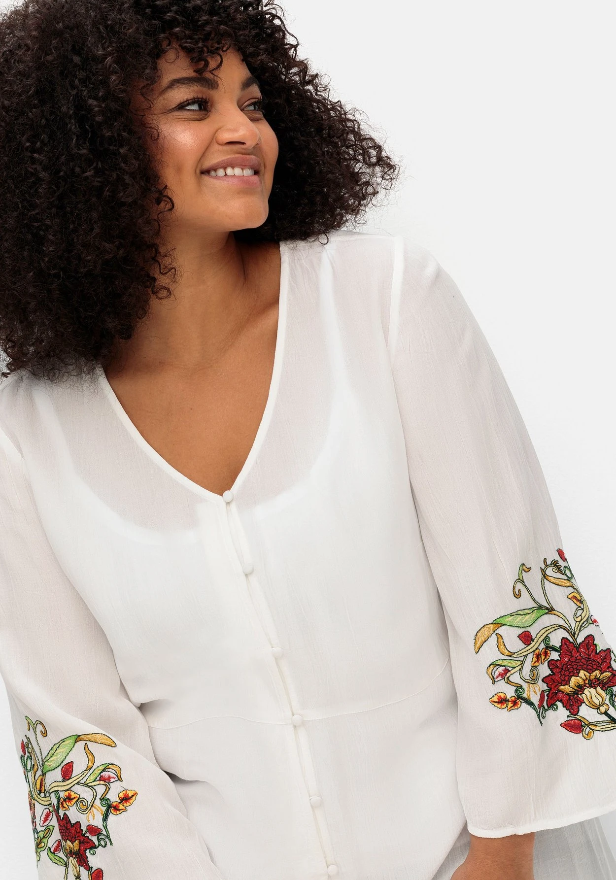 Crêpe-Longbluse Mit Bestickten Trompetenärmeln 8 Crêpe-Longbluse Mit Bestickten Trompetenärmeln – Bild 6