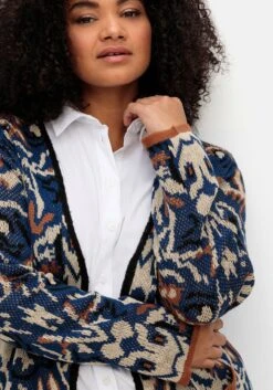 Langer, Offener Strickmantel Mit Jacquardmuster 12 Langer, Offener Strickmantel Mit Jacquardmuster -Sommertraum Mode 15017402119 04UGT 02 SH