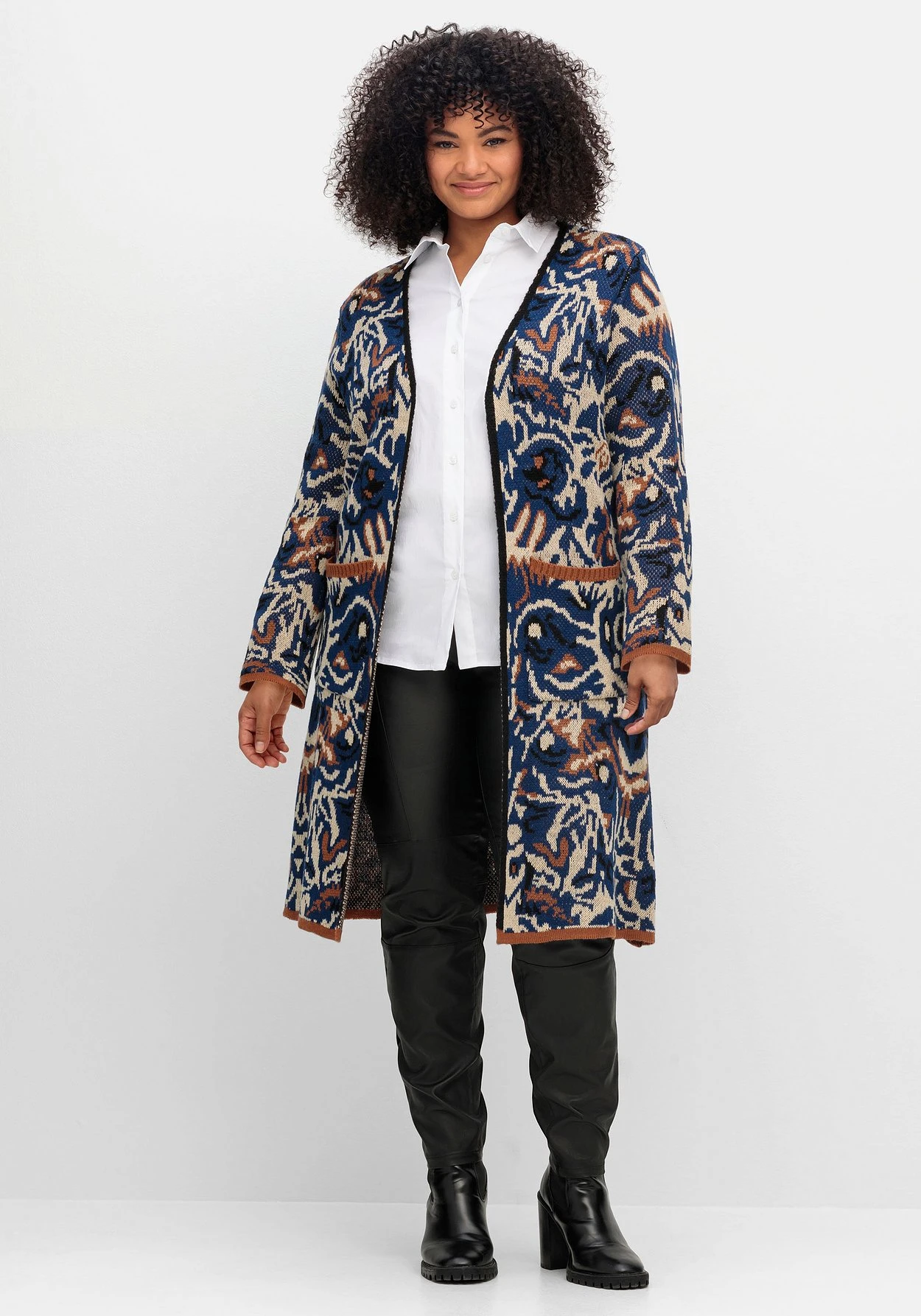 Langer, Offener Strickmantel Mit Jacquardmuster 3 Langer, Offener Strickmantel Mit Jacquardmuster